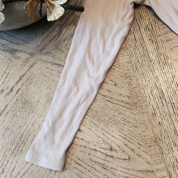 Tan long sleeve ribbed body suit size M - Picture 5 of 8